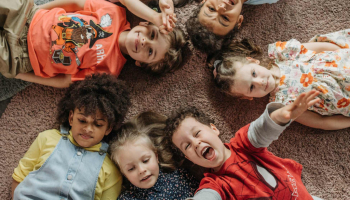 Énurésie nocturne chez l’enfant : causes du pipi au lit et solutions